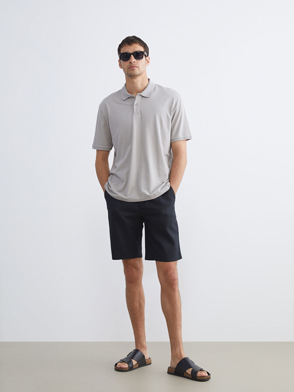 Siyah Standart Kalıp Keten Karışımlı Erkek Şort