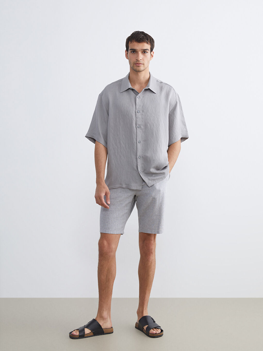 Gri Standart Kalıp Keten Karışımlı Erkek Şort