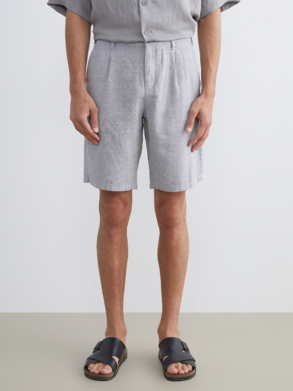 Gri Standart Kalıp Keten Karışımlı Erkek Şort-1