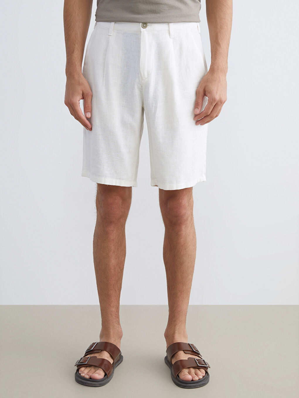 Ekru Standart Kalıp Keten Karışımlı Erkek Şort-1