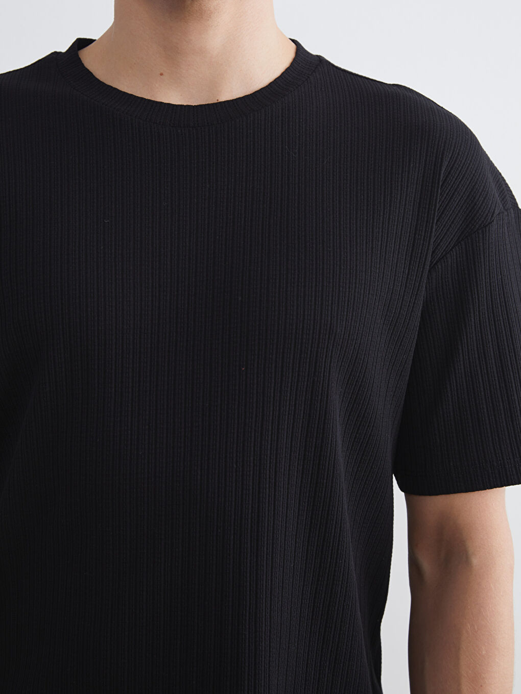 Siyah Bisiklet Yaka Erkek Tişört-2