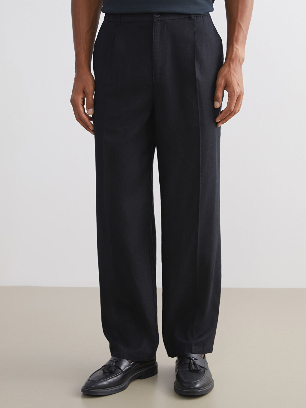 Siyah Rahat Kalıp Keten Karışımlı Erkek Pantolon-1