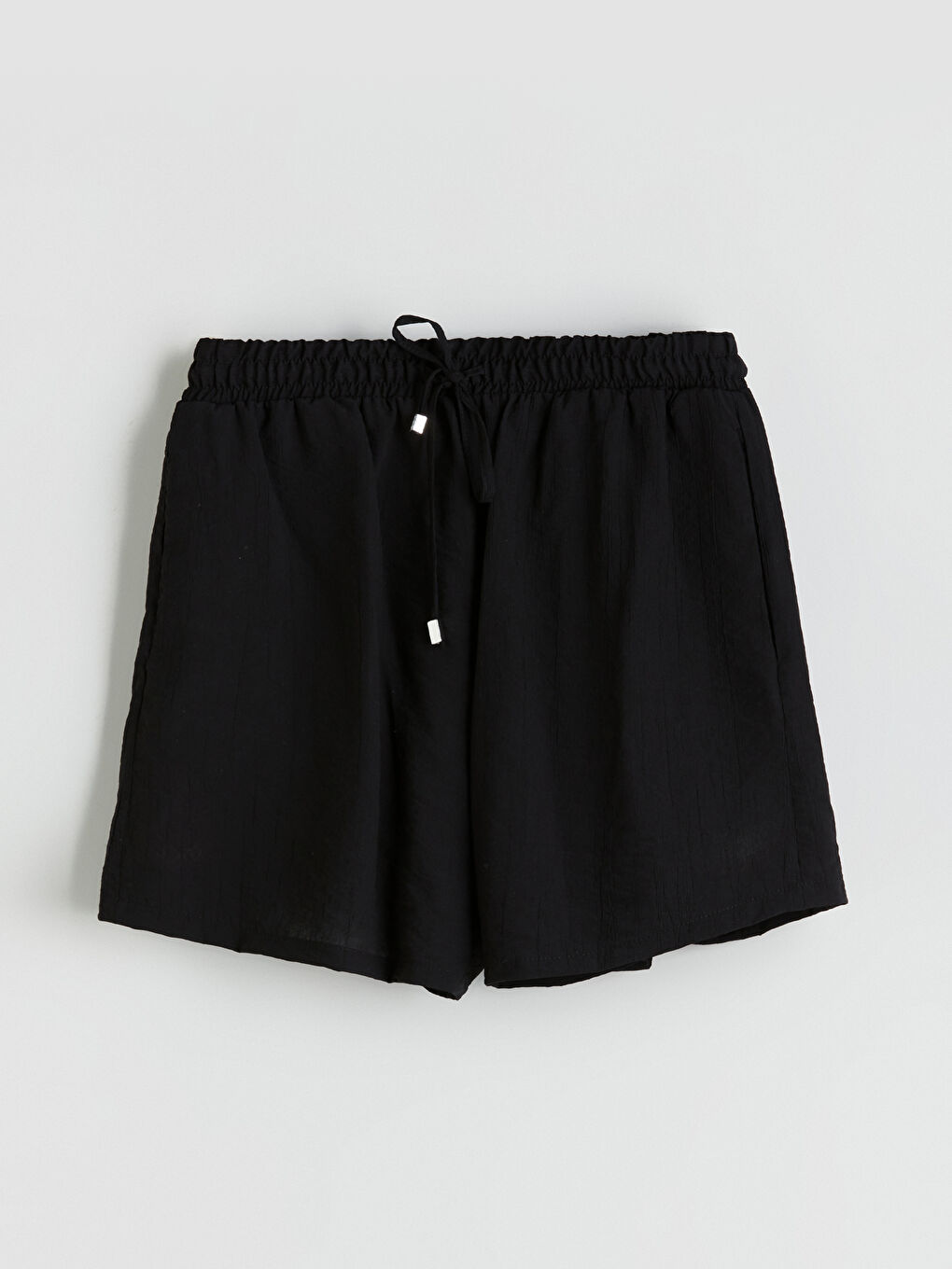 Siyah Beli Lastikli Dokulu Kadın Şort-4