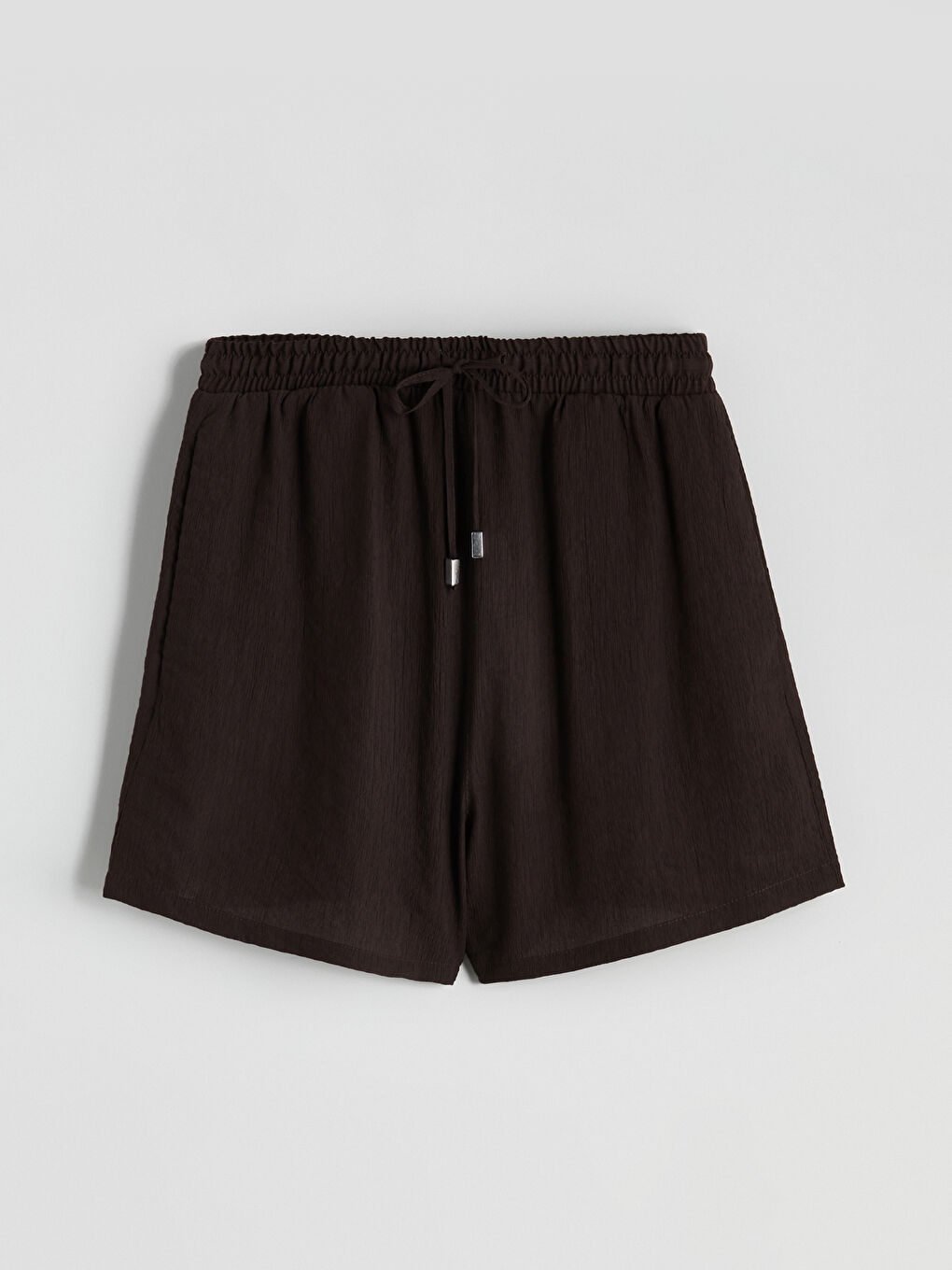 Kahverengi Beli Lastikli Dokulu Kadın Şort-4