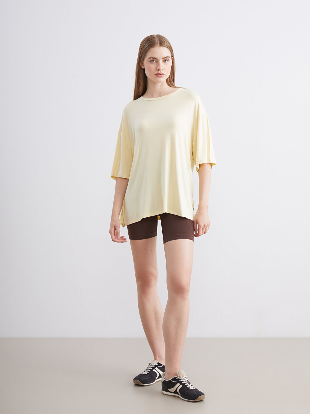 Sarı Bisiklet Yaka Kadın Spor Tişört-1