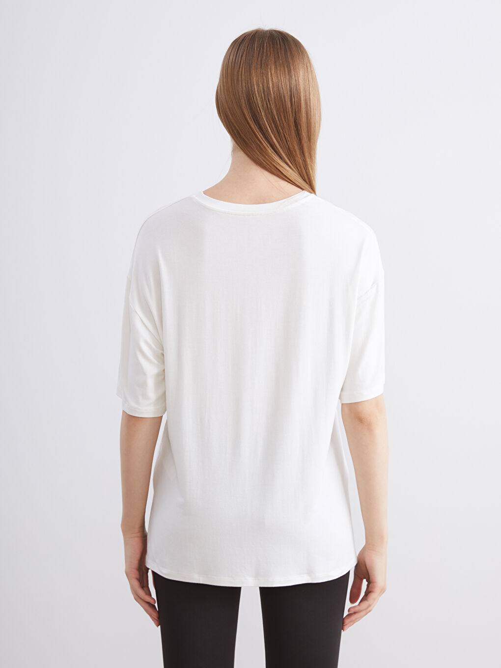 تيشيرت رياضي بياقة دائرية للسيدات-3