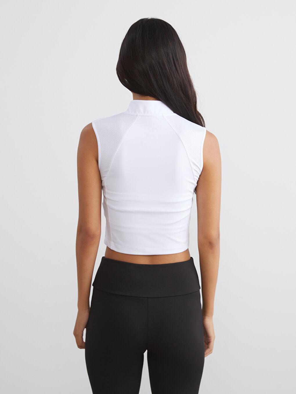 Beyaz Dik Yaka Kadın Spor Tişört-3