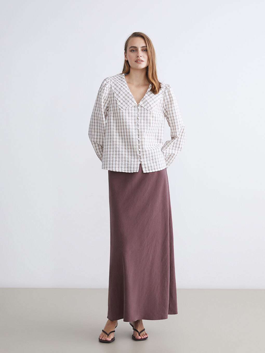 قميص كاروهات بياقة بيتر بان للسيدات-2