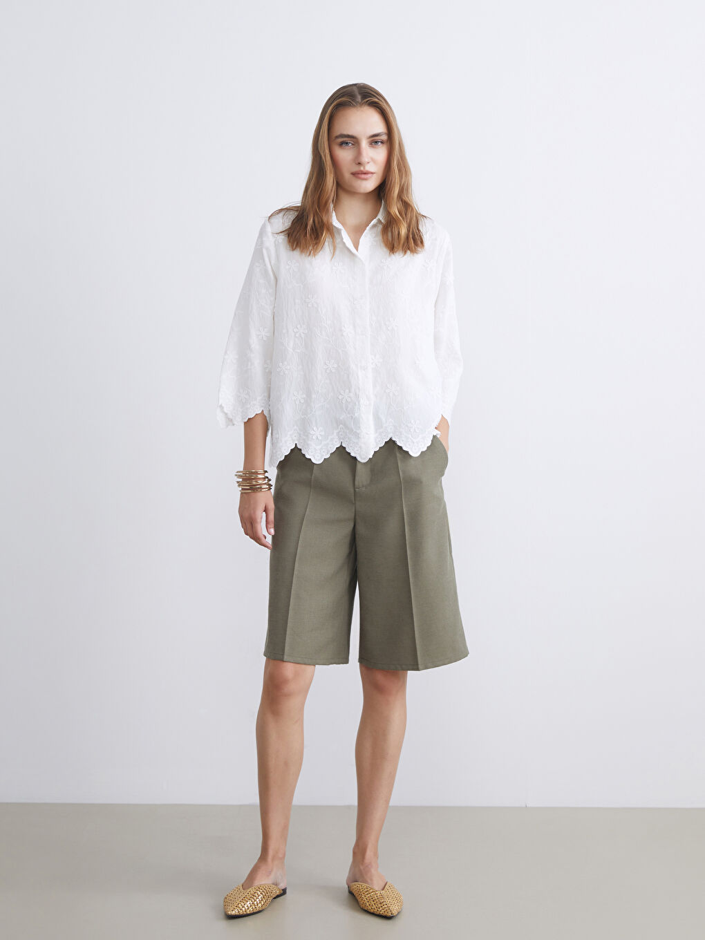 قميص للسيدات مُطرز بالزهور ومُزين بالكشكشة-1