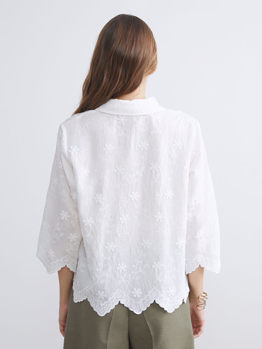 قميص للسيدات مُطرز بالزهور ومُزين بالكشكشة-3