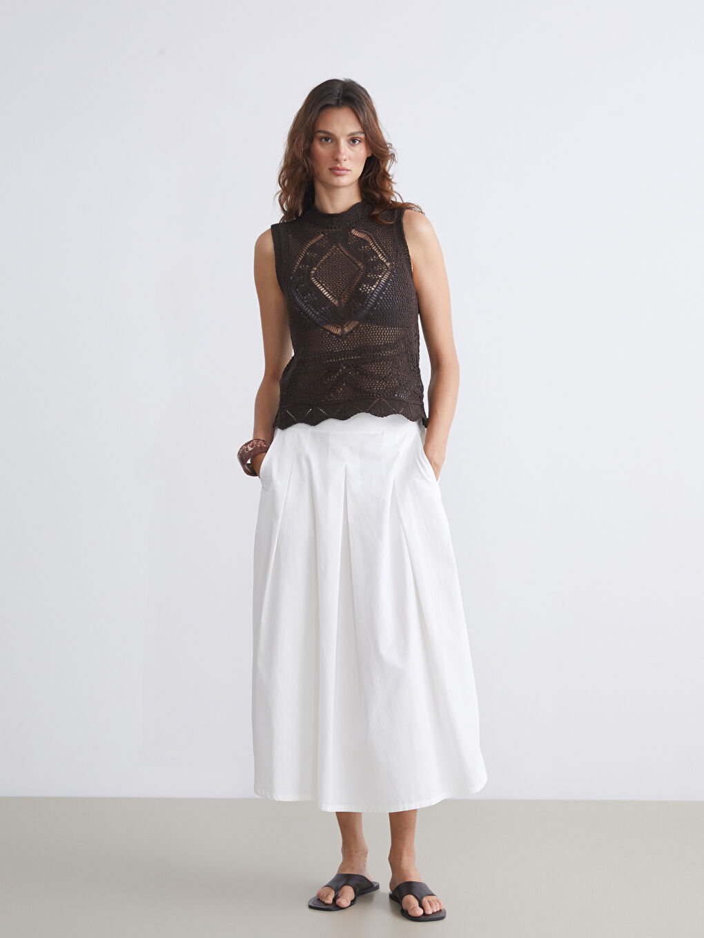 Kahverengi Dik Yaka Ajurlu Kadın Triko Süveter-1