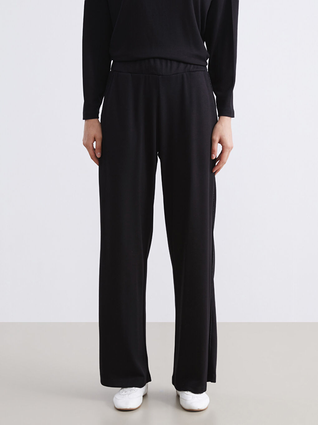 بنطلون رياضي واسع الأرجل بخصر مرن للسيدات-1