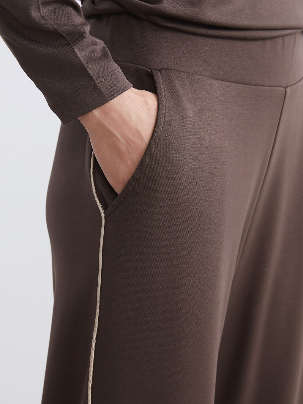 بنطلون رياضي واسع الأرجل بخصر مرن للسيدات-2