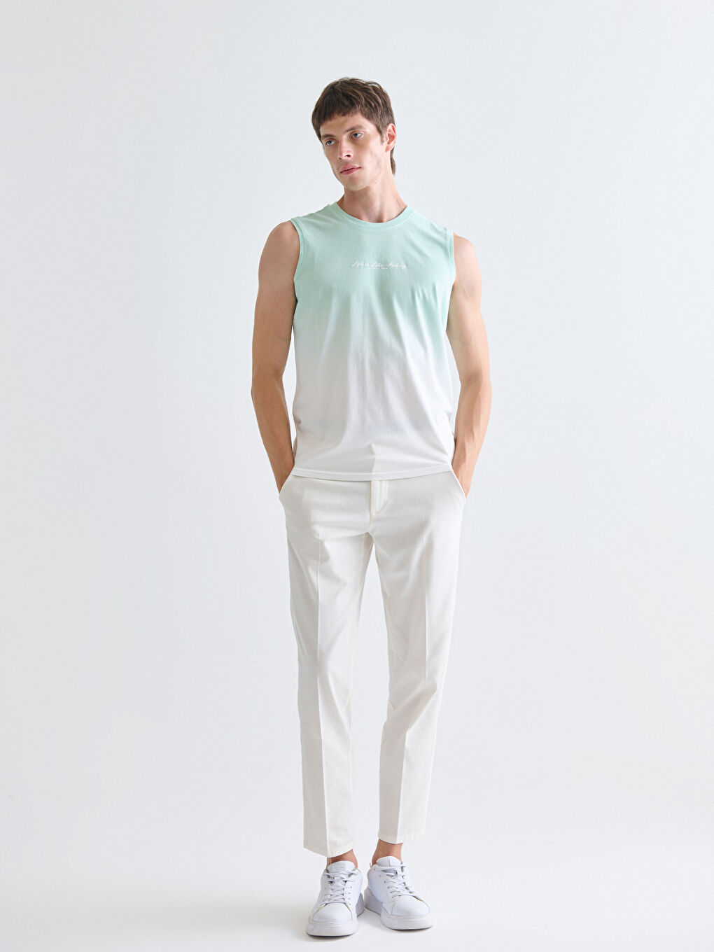 Beyaz Bisiklet Yaka Baskılı Erkek Kolsuz Tişört-1