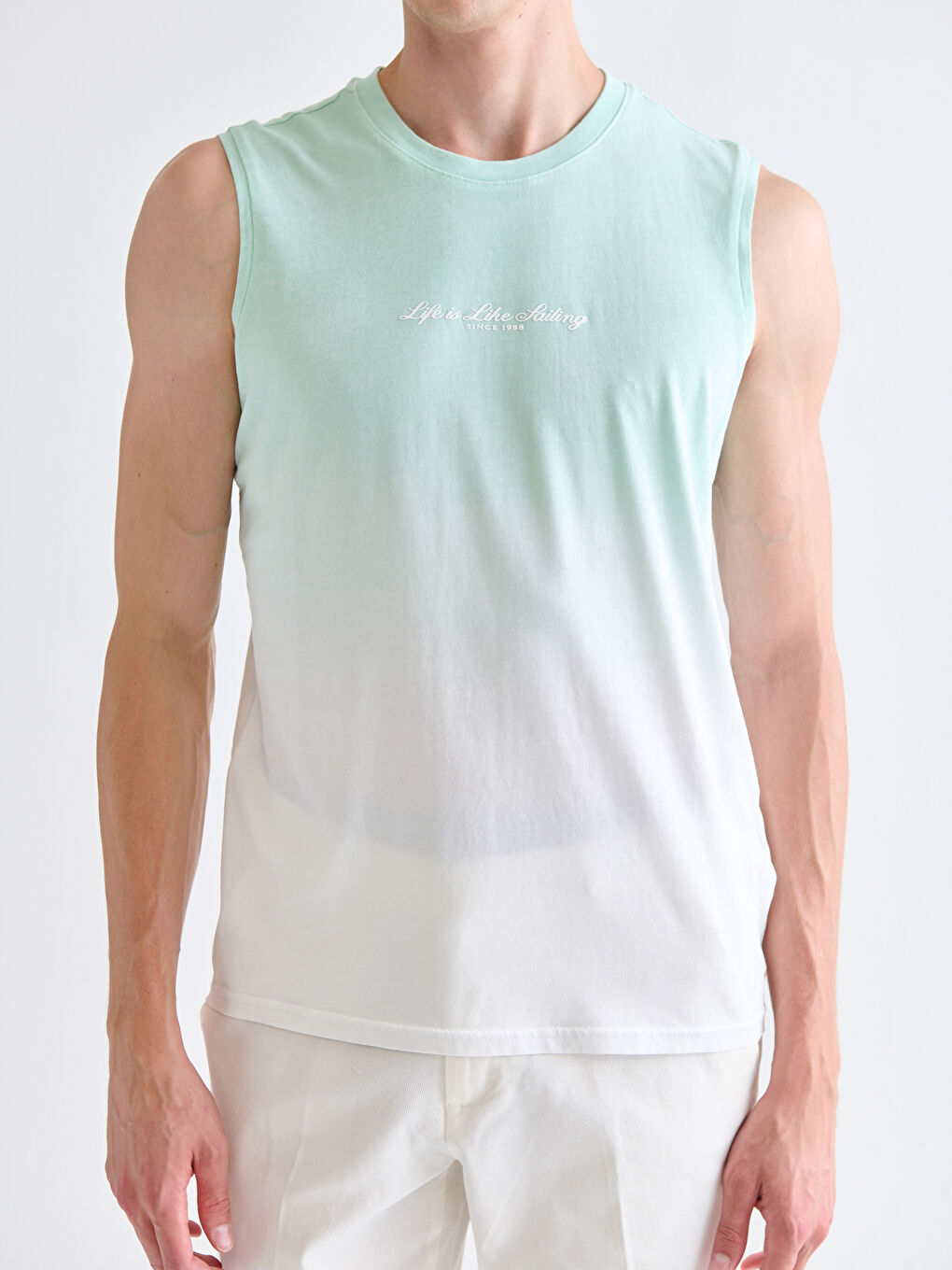 Beyaz Bisiklet Yaka Baskılı Erkek Kolsuz Tişört-2