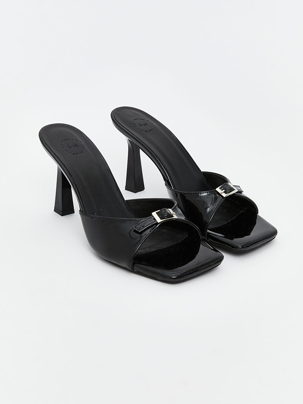 Siyah Kare Burun Kadın Topuklu Ayakkabı