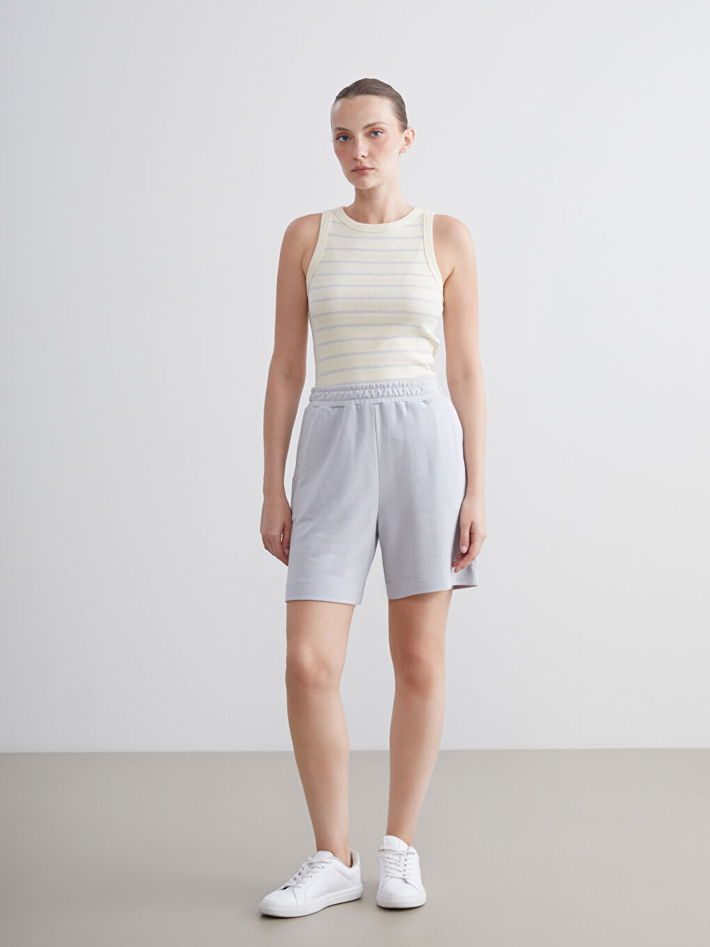 Mavi Beli Lastikli Kadın Şort