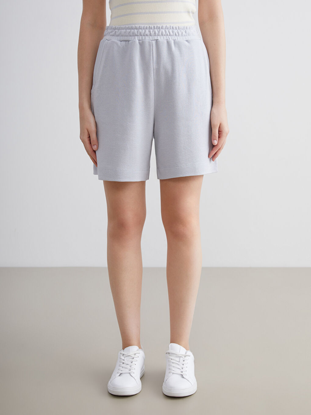 Mavi Beli Lastikli Kadın Şort-1