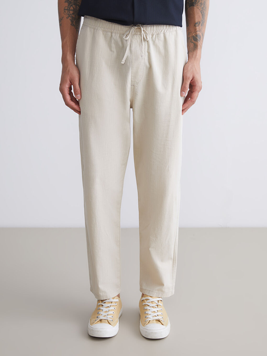 Gri Rahat Kalıp Keten Görünümlü Erkek Pantolon-1