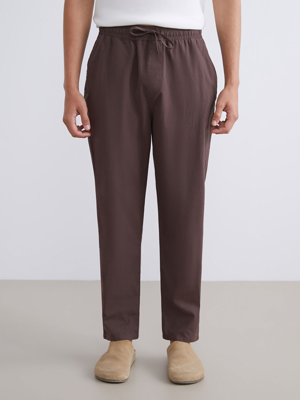 Kahverengi Rahat Kalıp Keten Görünümlü Erkek Pantolon-1