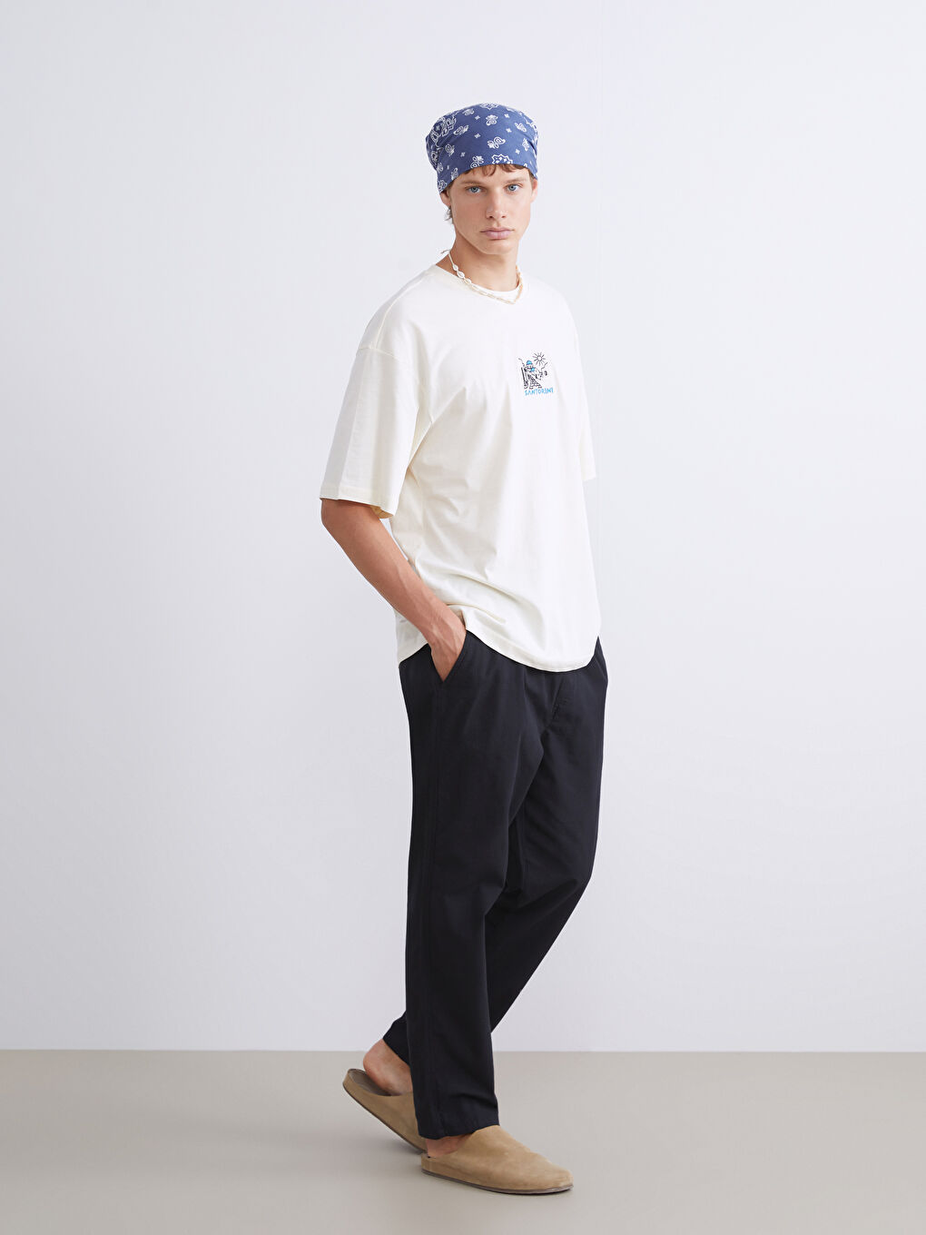 Siyah Rahat Kalıp Keten Görünümlü Erkek Pantolon