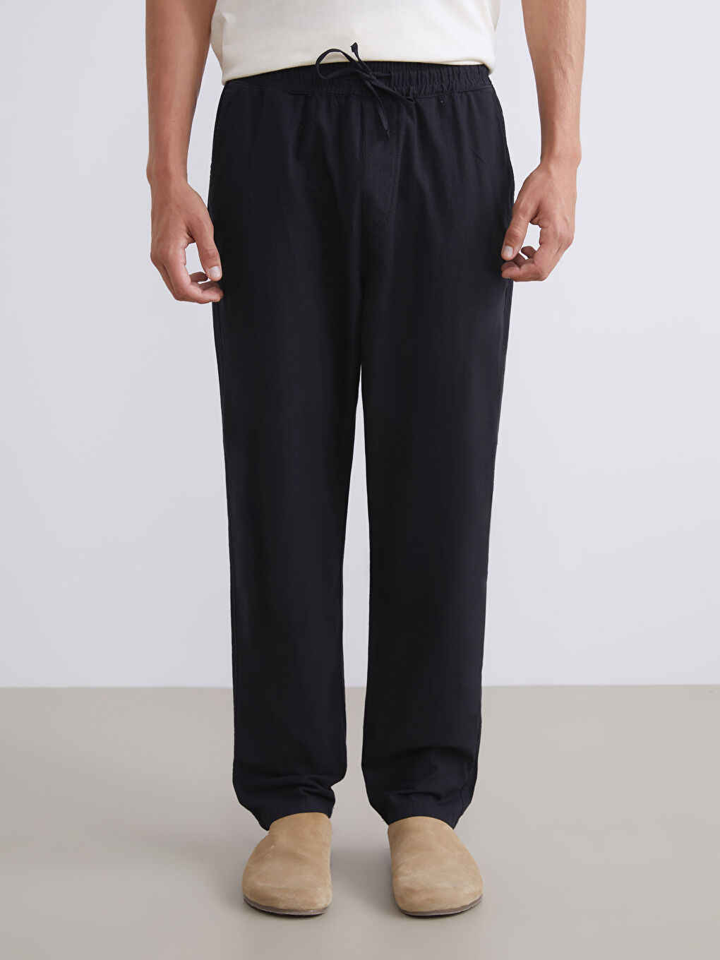 Siyah Rahat Kalıp Keten Görünümlü Erkek Pantolon-1