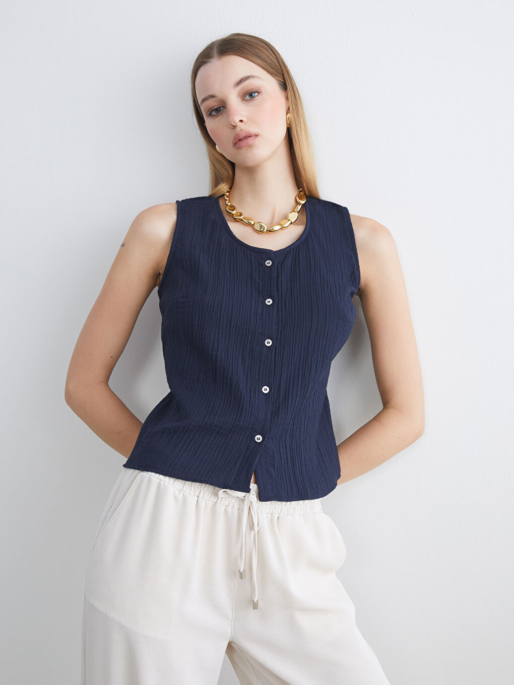 Lacivert Bisiklet Yaka Dokulu Müslin Bluz