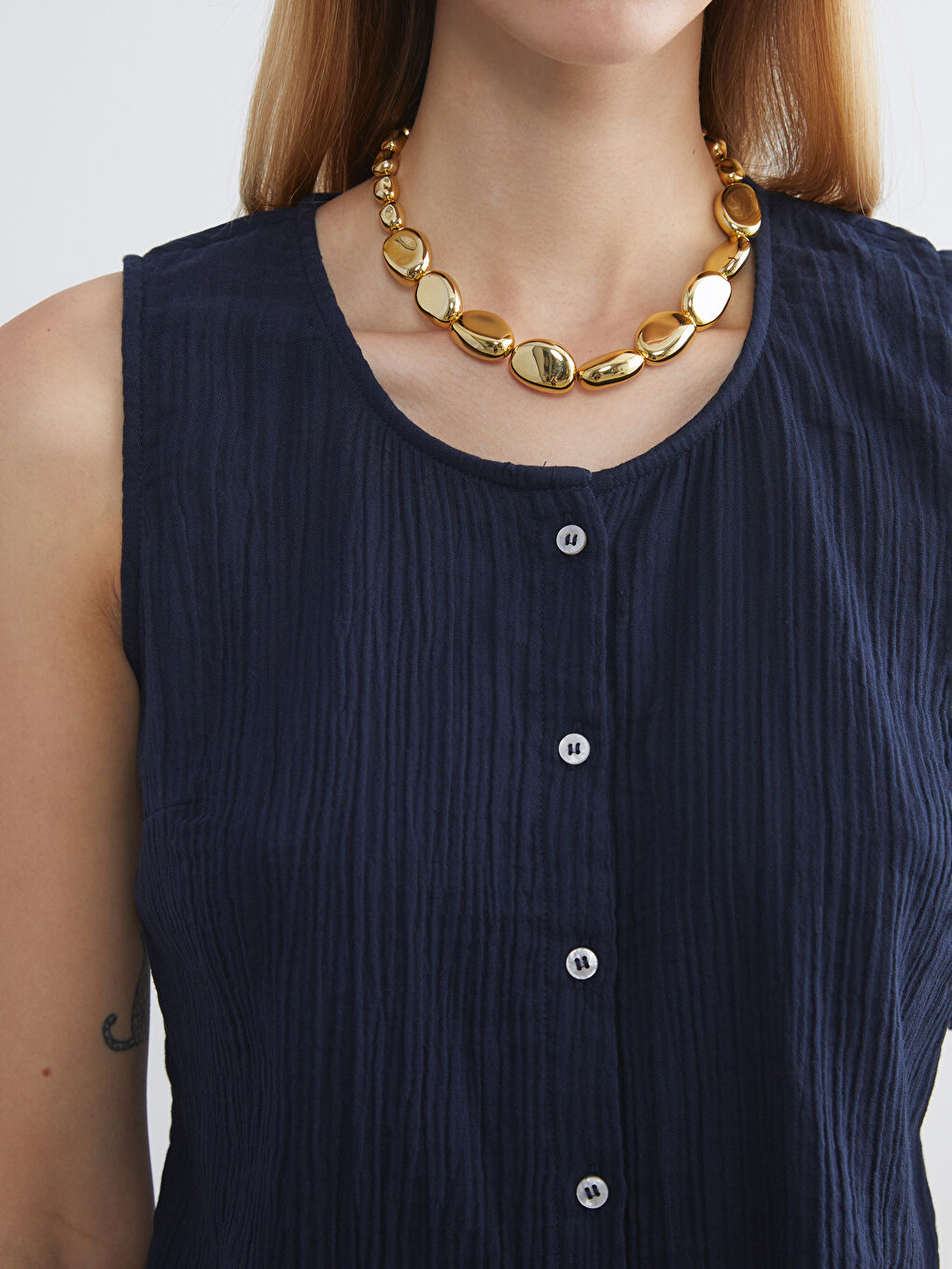 Lacivert Bisiklet Yaka Dokulu Müslin Bluz-2