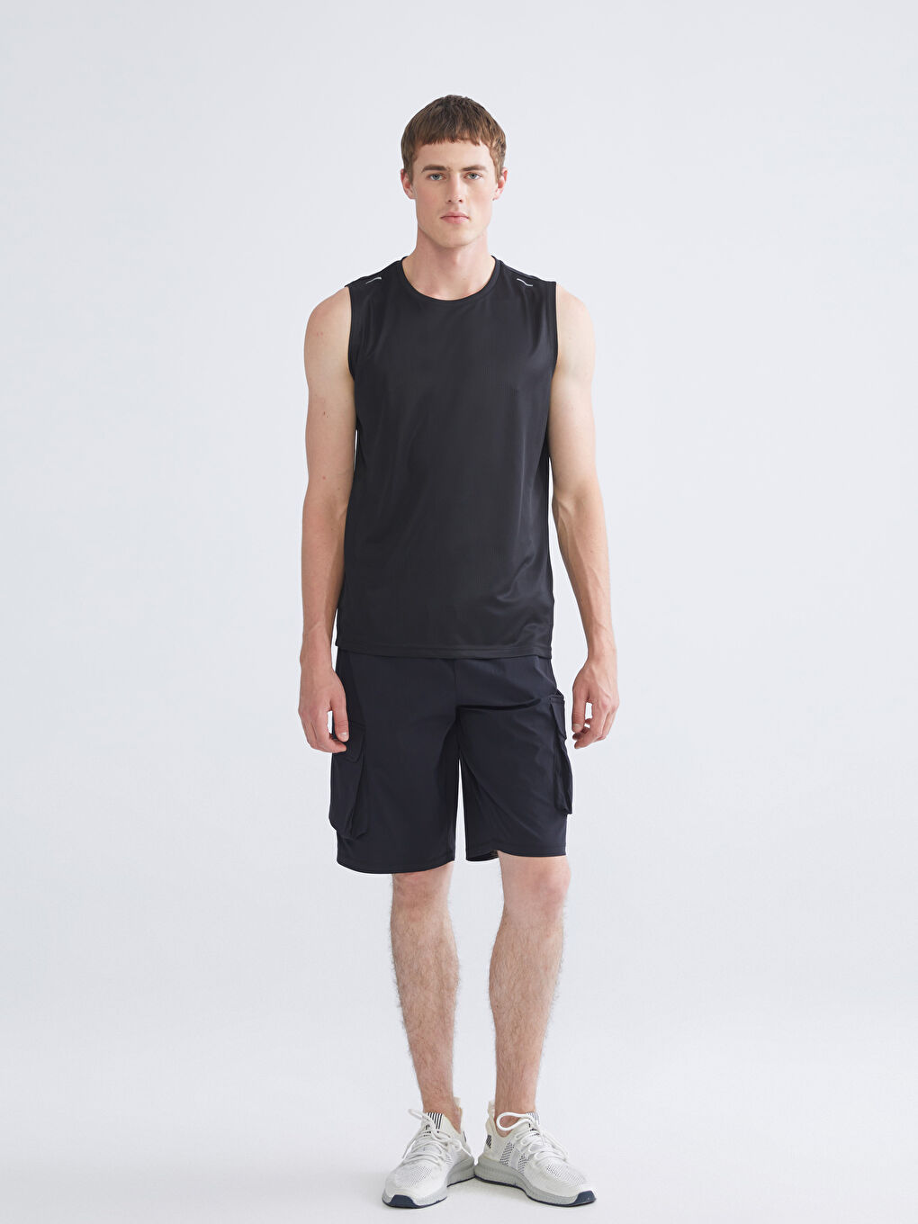 Siyah Bisiklet Yaka Erkek Kolsuz Tişört-1