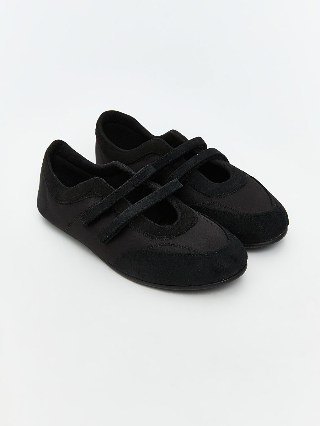 Siyah Cırt Cırtlı Kadın Spor Ayakkabı