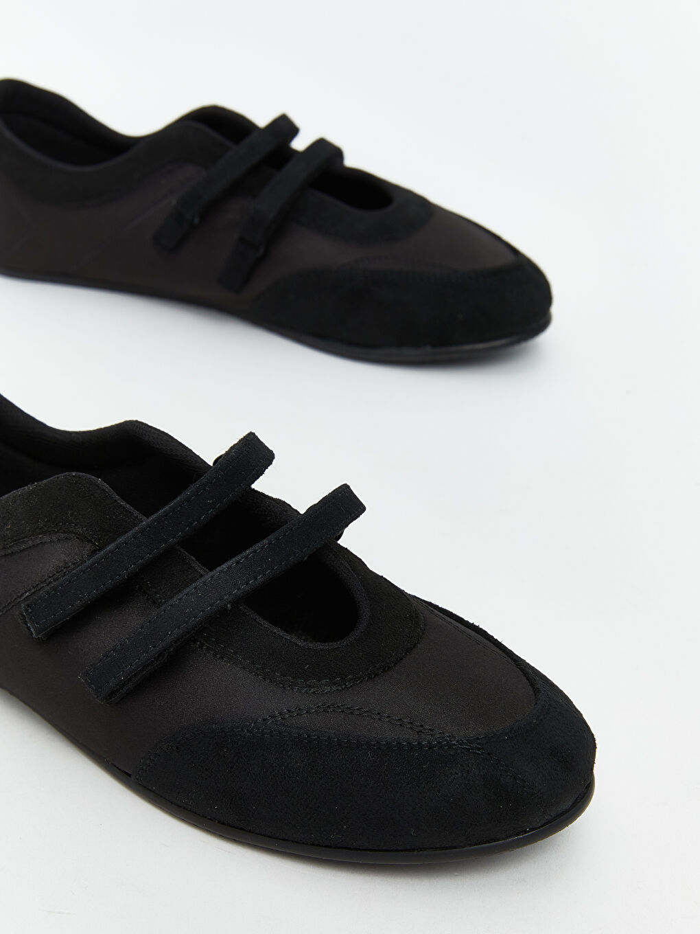 Siyah Cırt Cırtlı Kadın Spor Ayakkabı-2