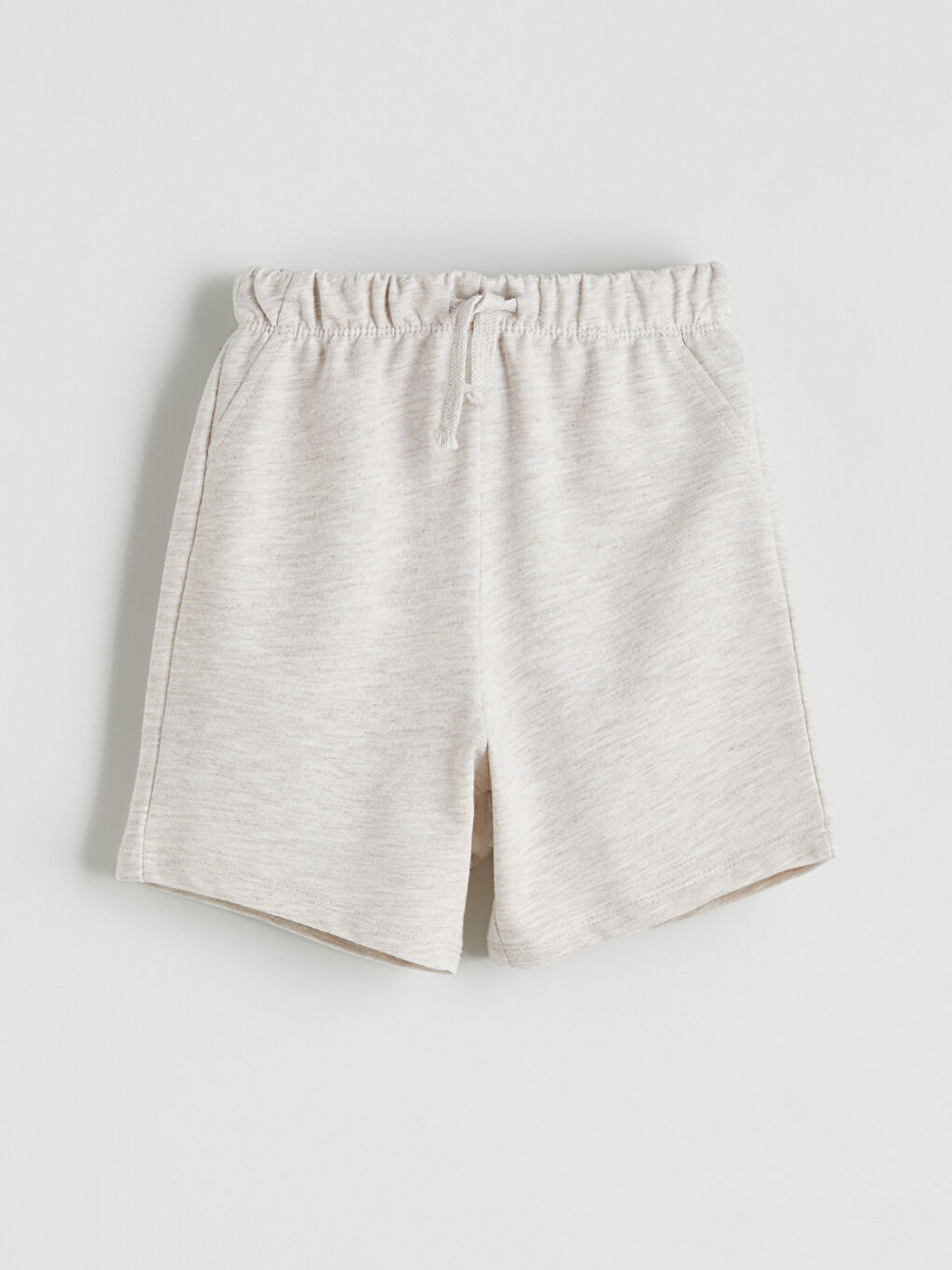 Beyaz Beli Lastikli Erkek Çocuk Şort