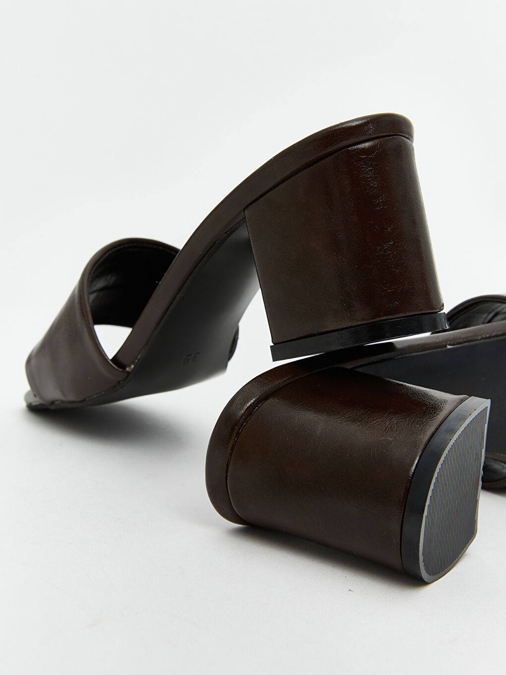 Kahverengi Deri Görünümlü Kadın Topuklu Terlik-4