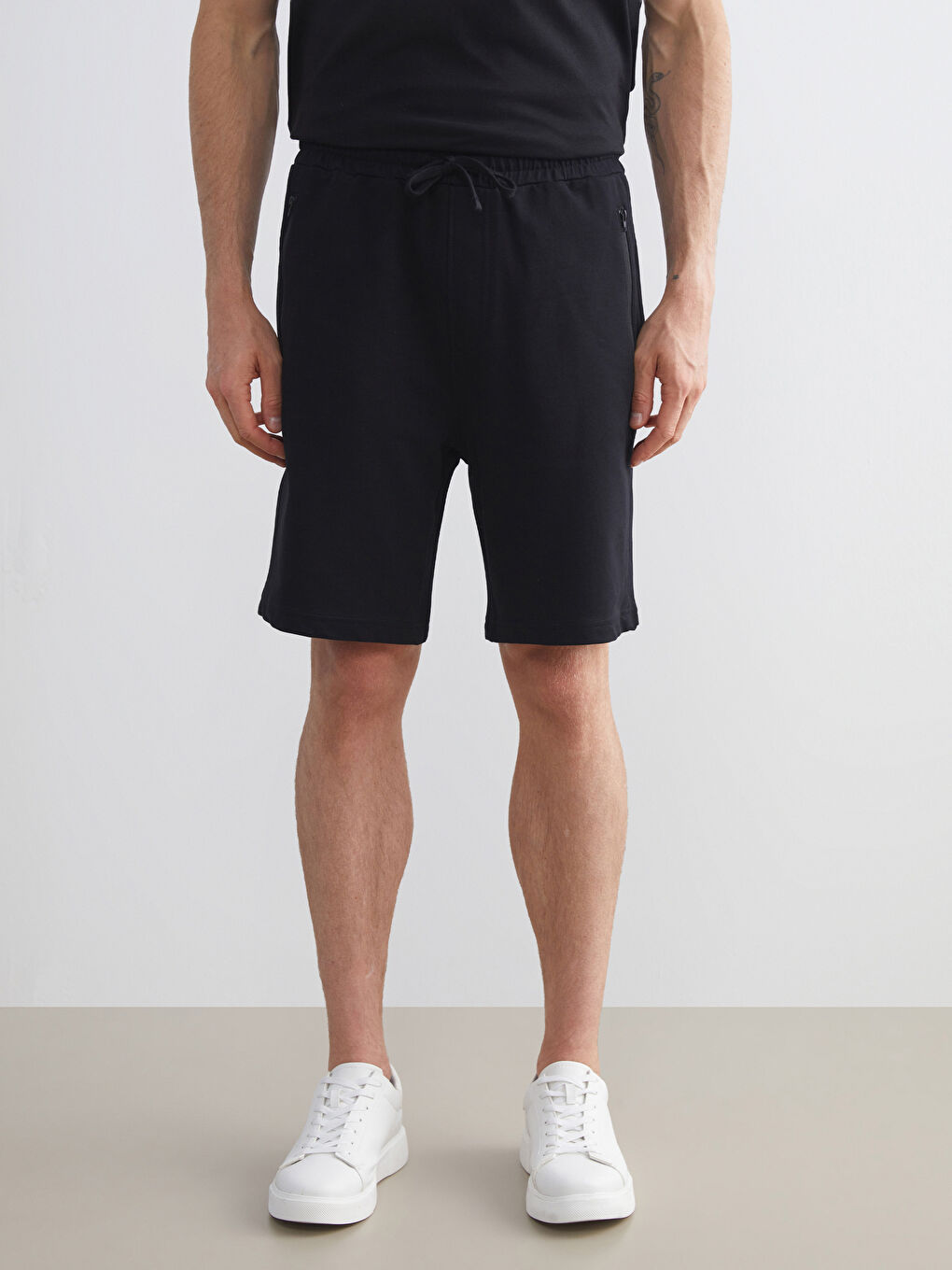 Siyah Standart Kalıp Erkek Şort-1