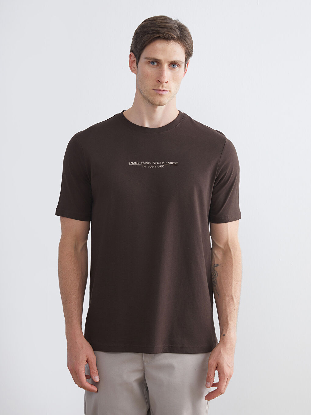 Kahverengi Bisiklet Yaka Baskılı Penye Erkek Tişört