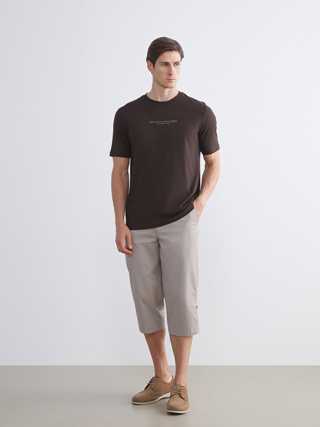 Kahverengi Bisiklet Yaka Baskılı Penye Erkek Tişört-1