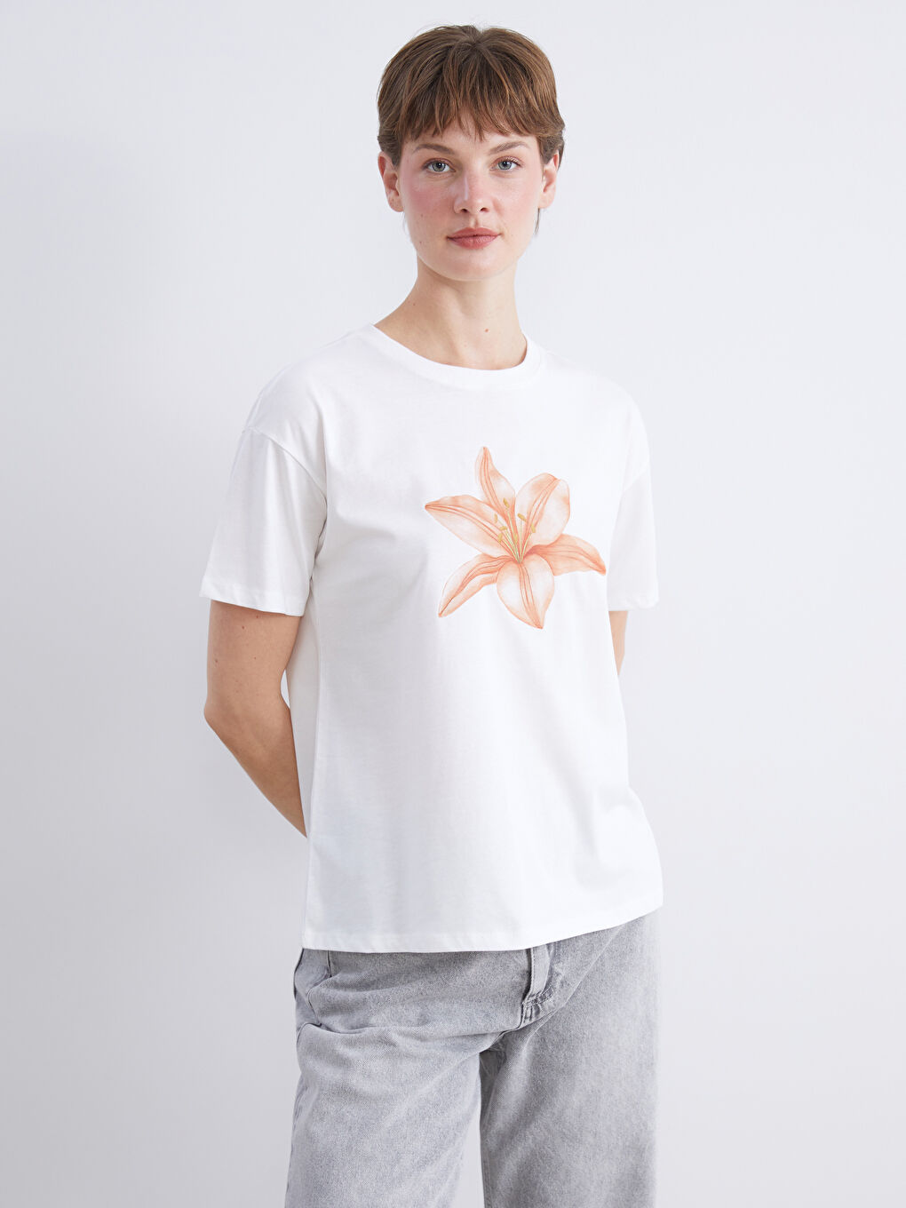 Ekru Bisiklet Yaka Baskılı Kadın Tişört