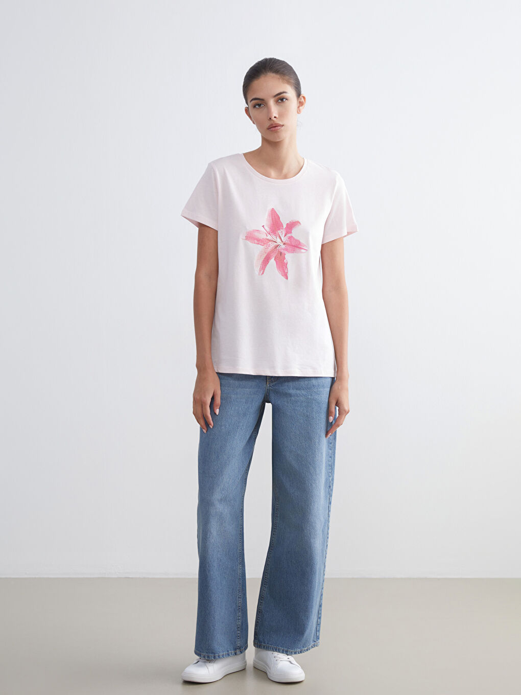 LCWAIKIKI Classic Crew Neck Floral Women's T-Shirt -S5S961Z8-FSA