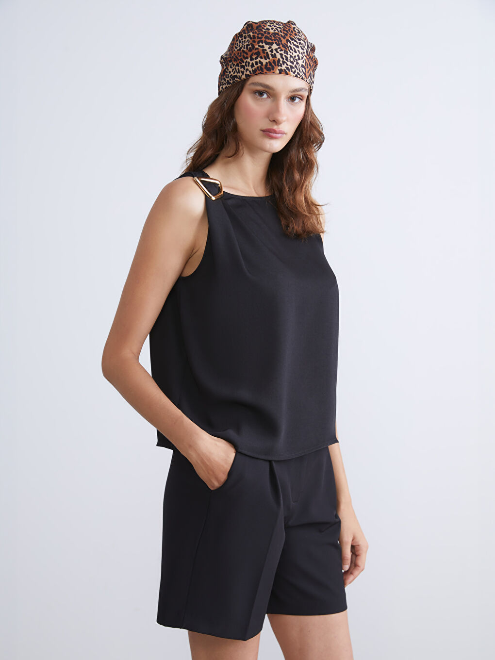 Siyah Bisiklet Yaka Büzgülü Bluz