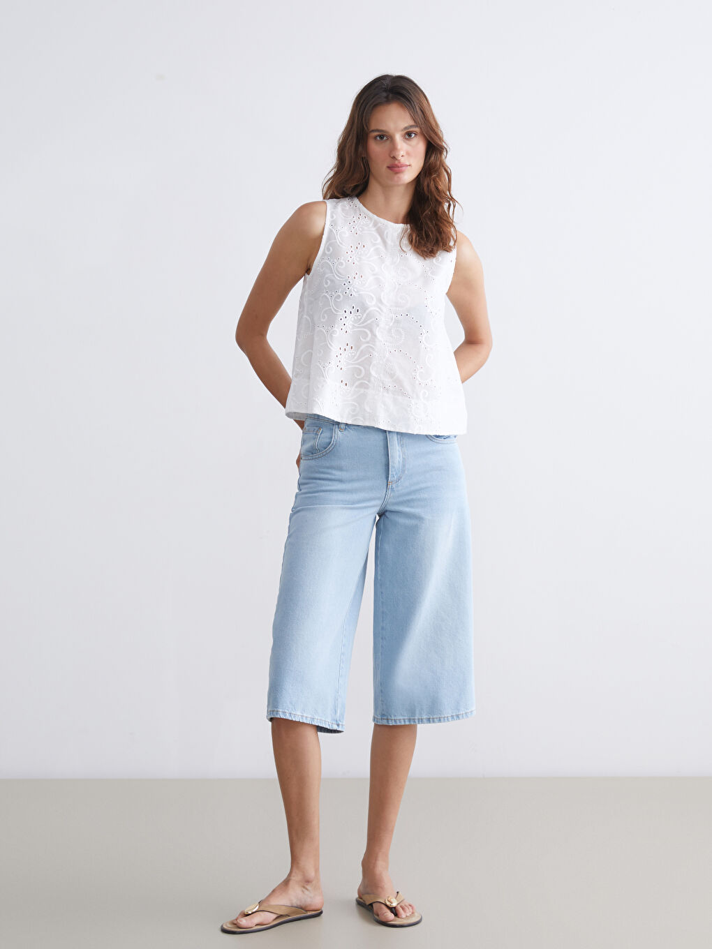 Ekru Bisiklet Yaka Ajurlu Brode Bluz-1