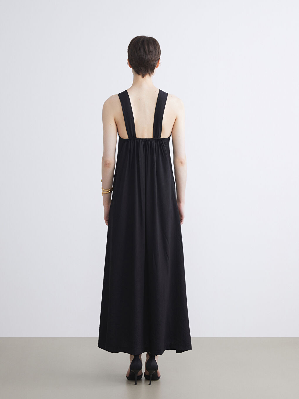 Siyah Halter Yaka Büzgülü Elbise-1