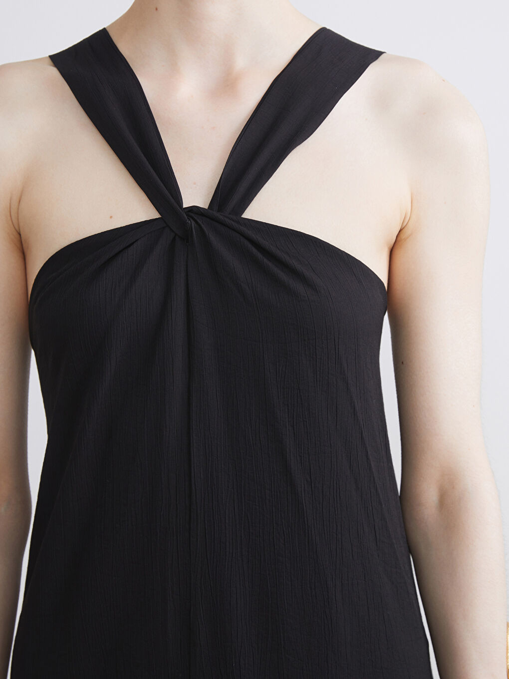 Siyah Halter Yaka Büzgülü Elbise-3