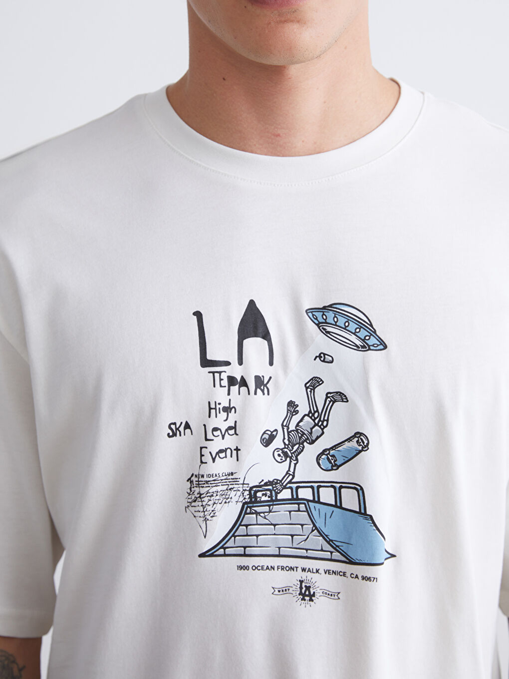 Bej Bisiklet Yaka Baskılı Penye Erkek Tişört-2