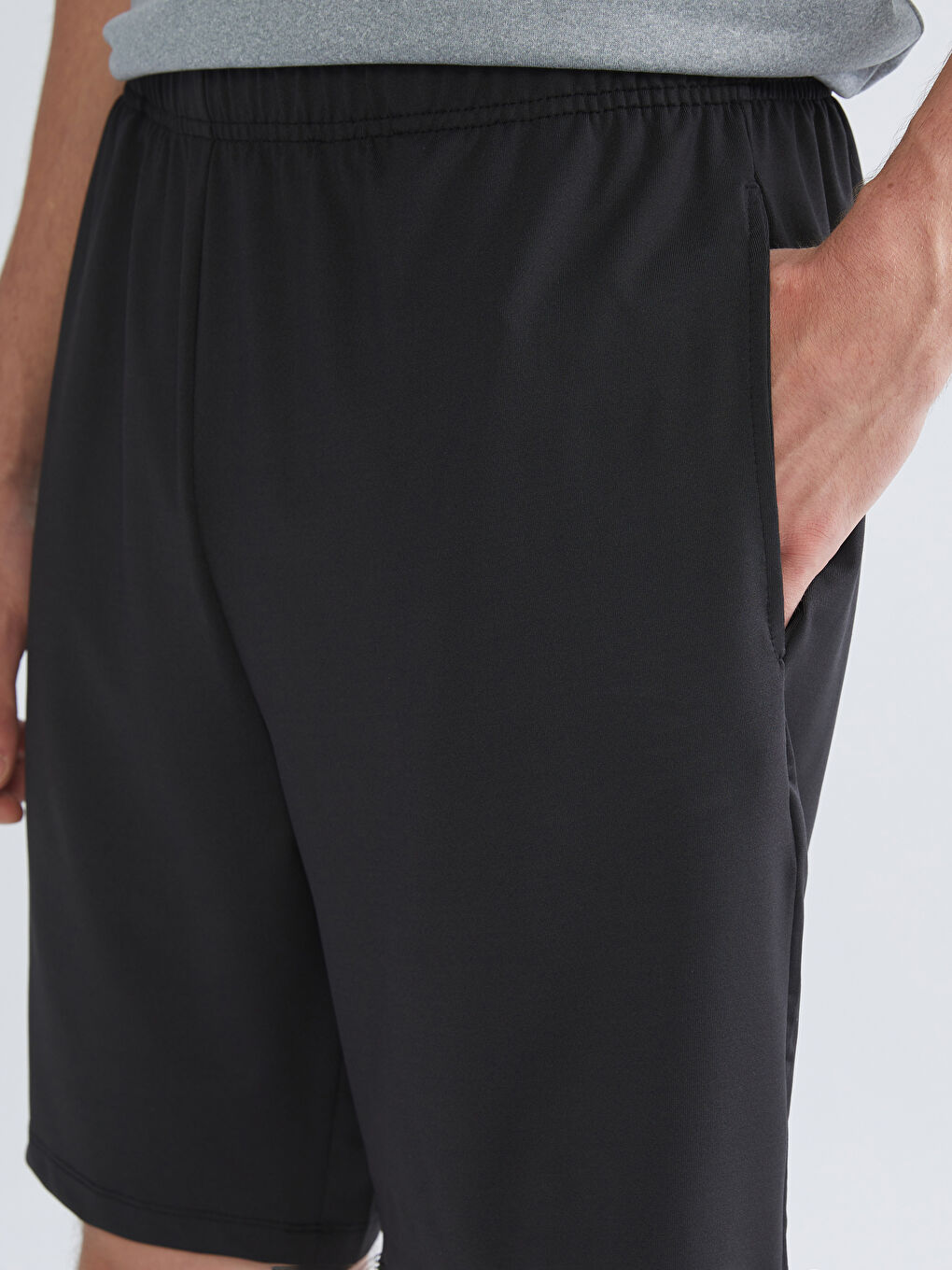 Siyah Standart Kalıp Beli Lastikli Erkek Şort-2