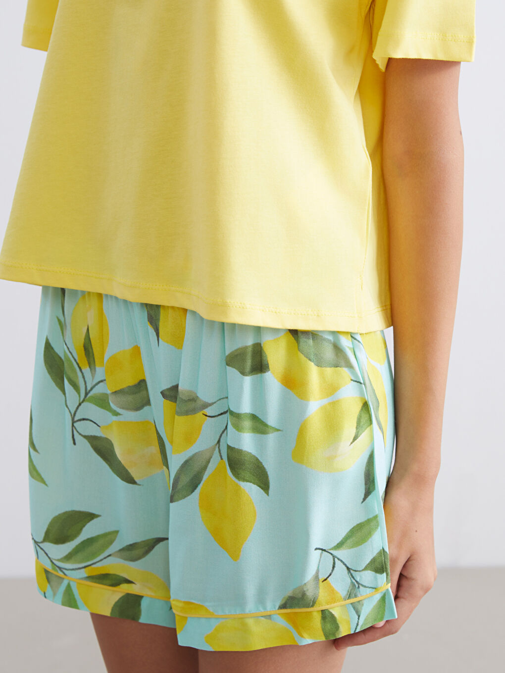 Mavi Bisiklet Yaka Baskılı Kadın Şortlu Pijama Takımı-2