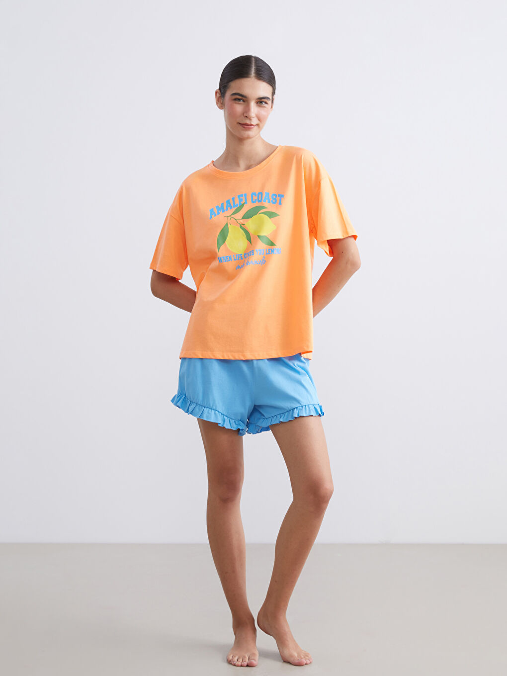 طقم بيجامة قصيرة مطبوع بياقة دائرية للسيدات-1