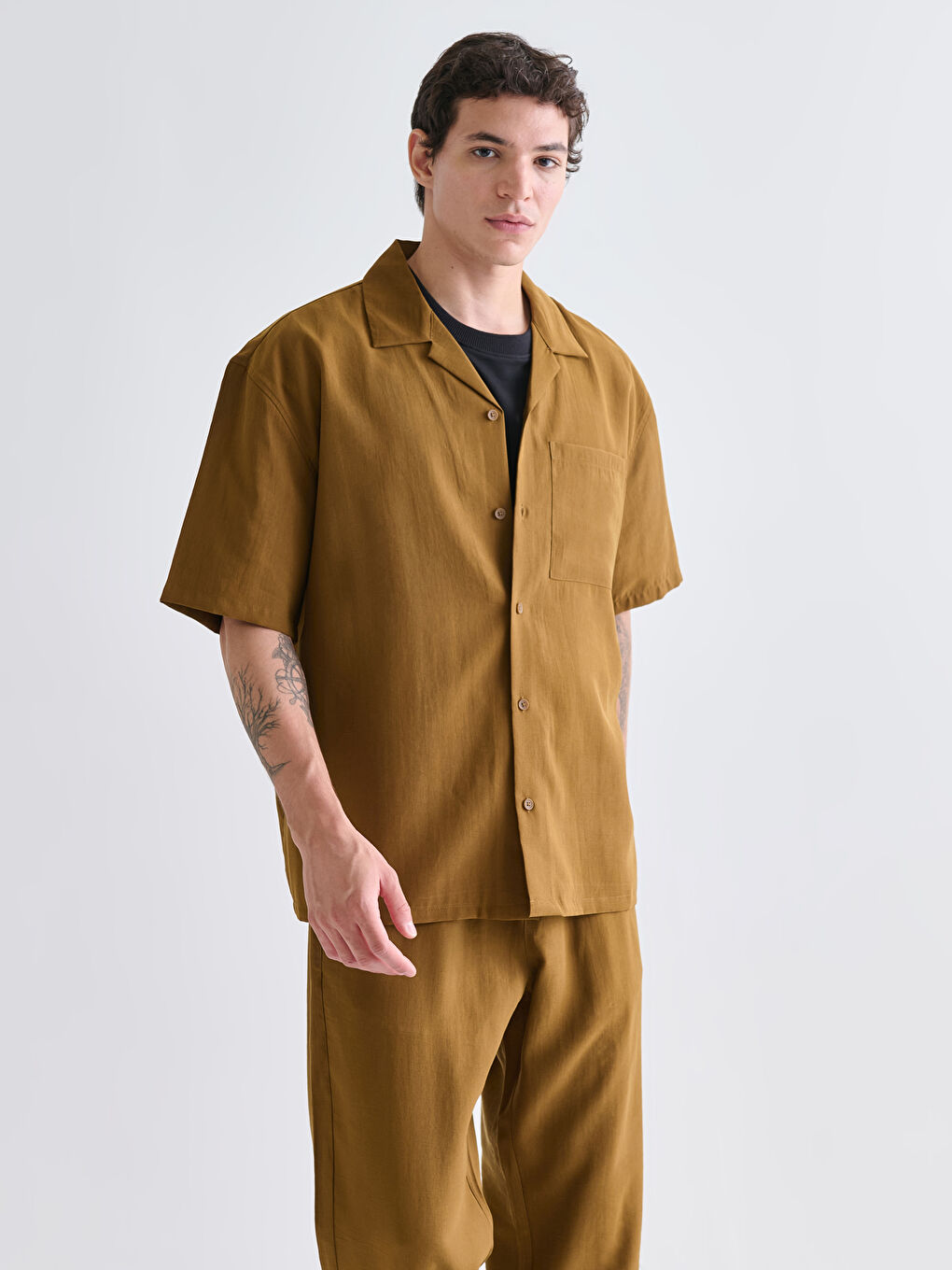 Relaxed Fit Resort Collar Short Sleeve Men's Shirt