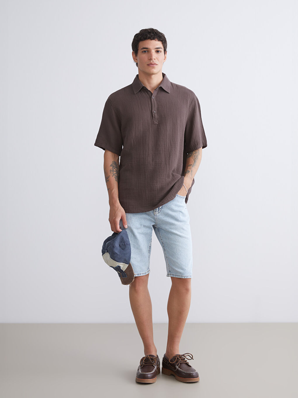 Kahverengi Rahat Kalıp Kısa Kollu Müslin Erkek Gömlek-1