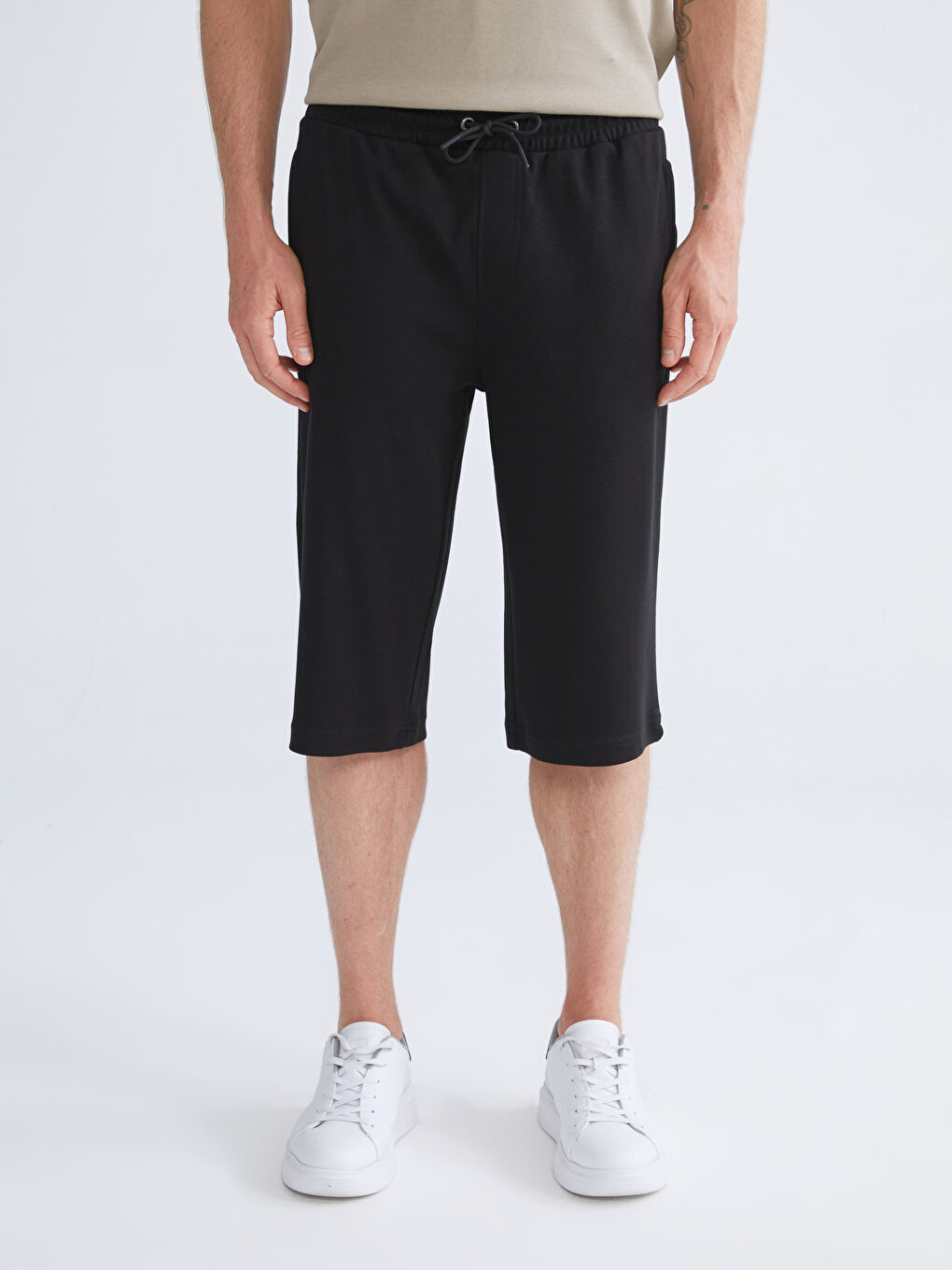 Siyah Standart Kalıp Erkek Şort-1