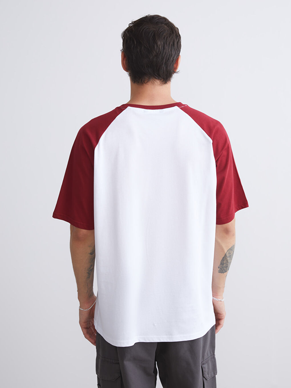 Kırmızı Bisiklet Yaka Renk Bloklu Penye Erkek Tişört-3
